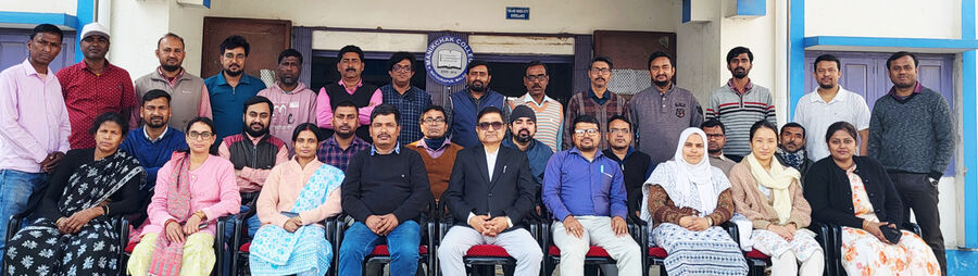 Students and campus of Manikchak College
