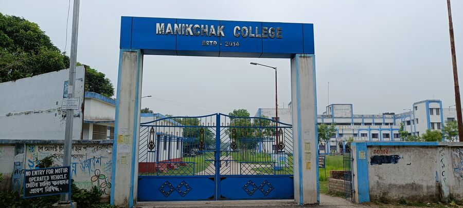 Manikchak College campus building